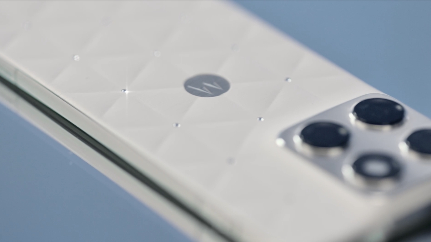 Το στάδιο είναι έτοιμο για ένα πολύ καλύτερο Motorola Razr Ultra το 2026 και ανυπομονώ να δω πώς θα βελτιώσει το αναμφισβήτητα καλύτερο flip phone του 2025. Δείτε πώς το Galaxy Z Flip 7 και οι τρέχουσες τάσεις στα smartphone μπορούν κυριολεκτικά να βοηθήσουν στη διαμόρφωση του επόμενου Razr Το Motorola Edge 70 στο Pantone Cloud Dancer