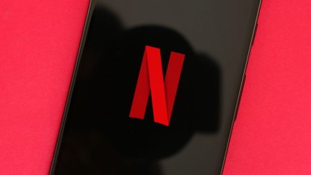 Το Netflix εξασφαλίζει το εμβληματικό περιεχόμενο της Warner Bros σε μια ιστορική συμφωνία 82,7 δισεκατομμυρίων δολαρίων Το Netflix εξασφαλίζει το εμβληματικό περιεχόμενο της Warner Bros σε μια ιστορική συμφωνία 82,7 δισεκατομμυρίων δολαρίων