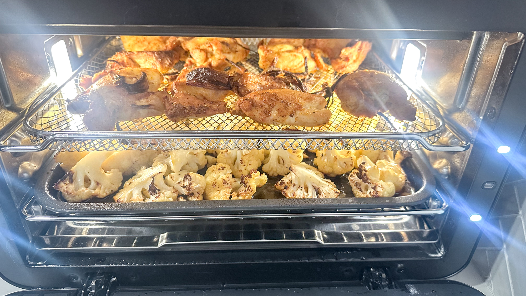 «Ανακαλύψτε τον ChefIQ MiniOven: Η Ανατρεπτική Κριτική του Τομ που Αλλάζει τα Πάντα στη Μαγειρική!» Μίνι Φούρνος CHEF iQ σε πάγκο κουζίνας