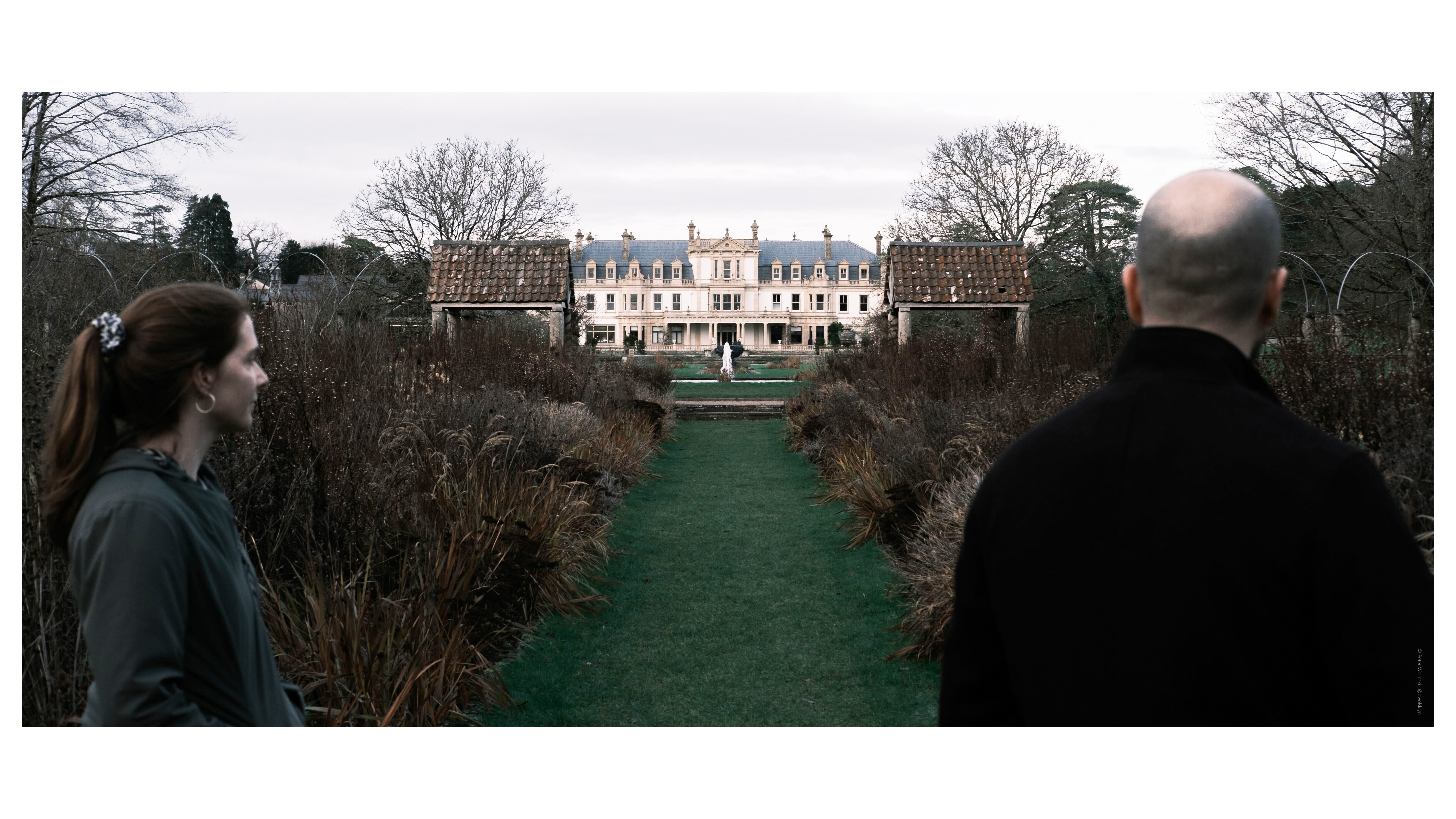 Μια εικόνα ενός αρχοντικού σπιτιού τραβηγμένη σε Fujifilm X-E4