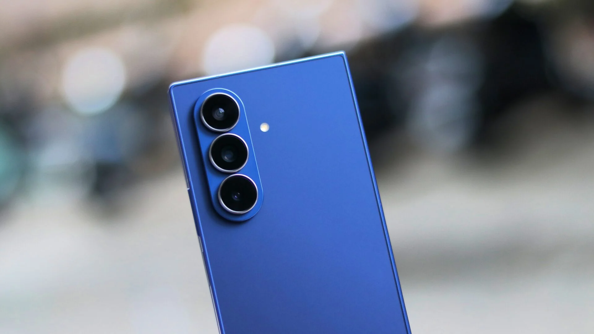 Το Galaxy Z Fold 8 θα μπορούσε να έχει δύο πλεονεκτήματα σε σχέση με το αναδιπλούμενο iPhone της Apple κάμερα galaxy z fold 7