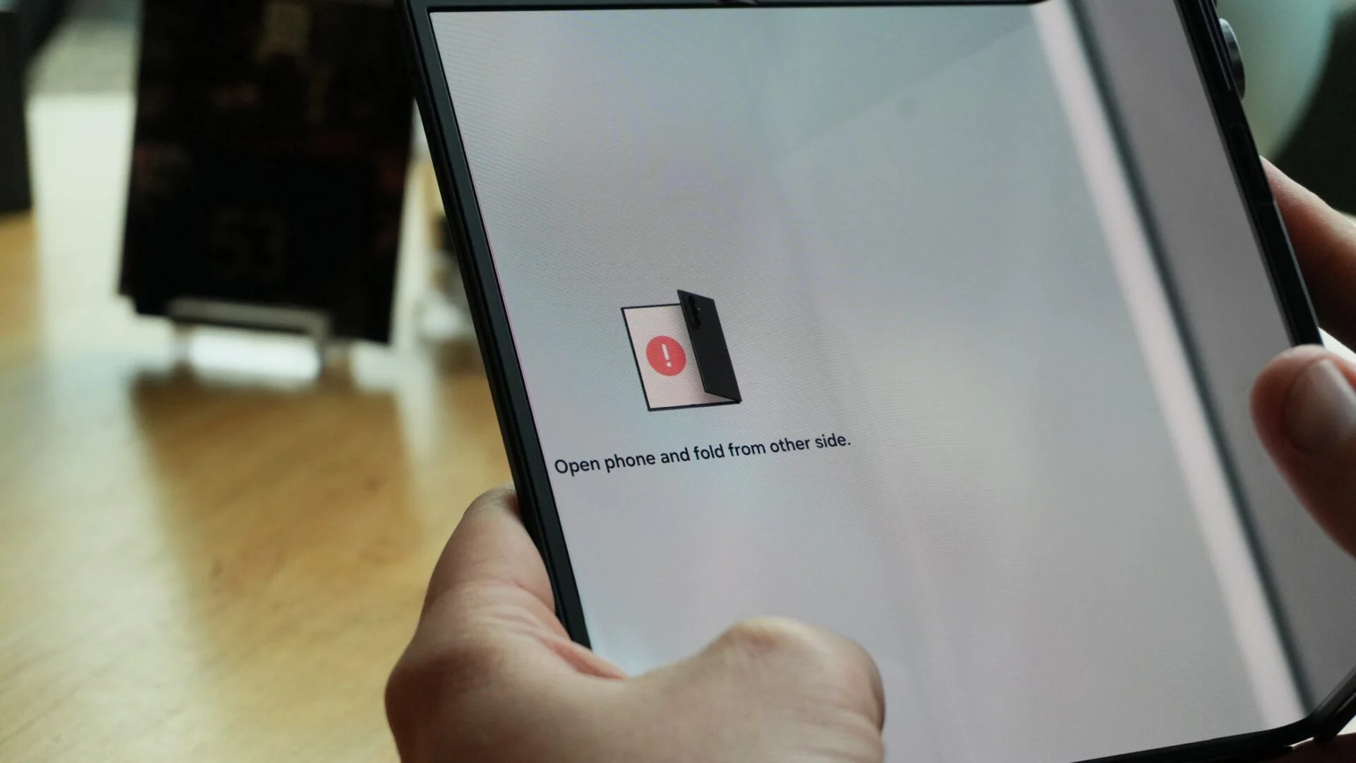 Samsung Galaxy Z TriFold hands-on galaxy z trifold πώς να διπλώσετε