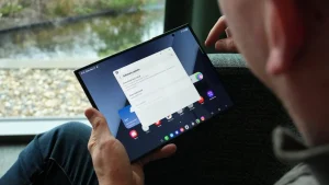 Το Galaxy Z TriFold κυκλοφορεί στα Ηνωμένα Αραβικά Εμιράτα