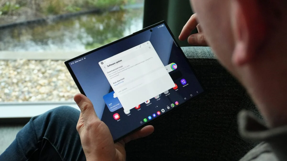Το Galaxy Z TriFold κυκλοφορεί στα Ηνωμένα Αραβικά Εμιράτα