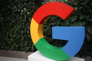 Η δυνατότητα δοκιμής AI της Google για ρούχα λειτουργεί τώρα μόνο με μια selfie Η δυνατότητα δοκιμής AI της Google για ρούχα λειτουργεί τώρα μόνο με μια selfie