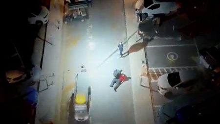 «Ανακαλύψτε το Drone που Φωτίζει τη Νύχτα σαν Ημέρα – Δείτε το Μαγικό Του Χαρακτηριστικό!»