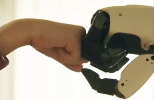 «Ανακαλύψτε το Μέλλον: Η LG Παρουσιάζει το CLOiD, το Οικιακό Ρομπότ με Συναισθηματική Νοημοσύνη και Αρθρωτά Χέρια στη CES 2026!»