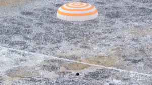 Ο αστροναύτης της NASA επιστρέφει στο σπίτι αφού έκανε τον κύκλο της Γης 3.920 φορές Ο αστροναύτης της NASA επιστρέφει στο σπίτι αφού έκανε τον κύκλο της Γης 3.920 φορές