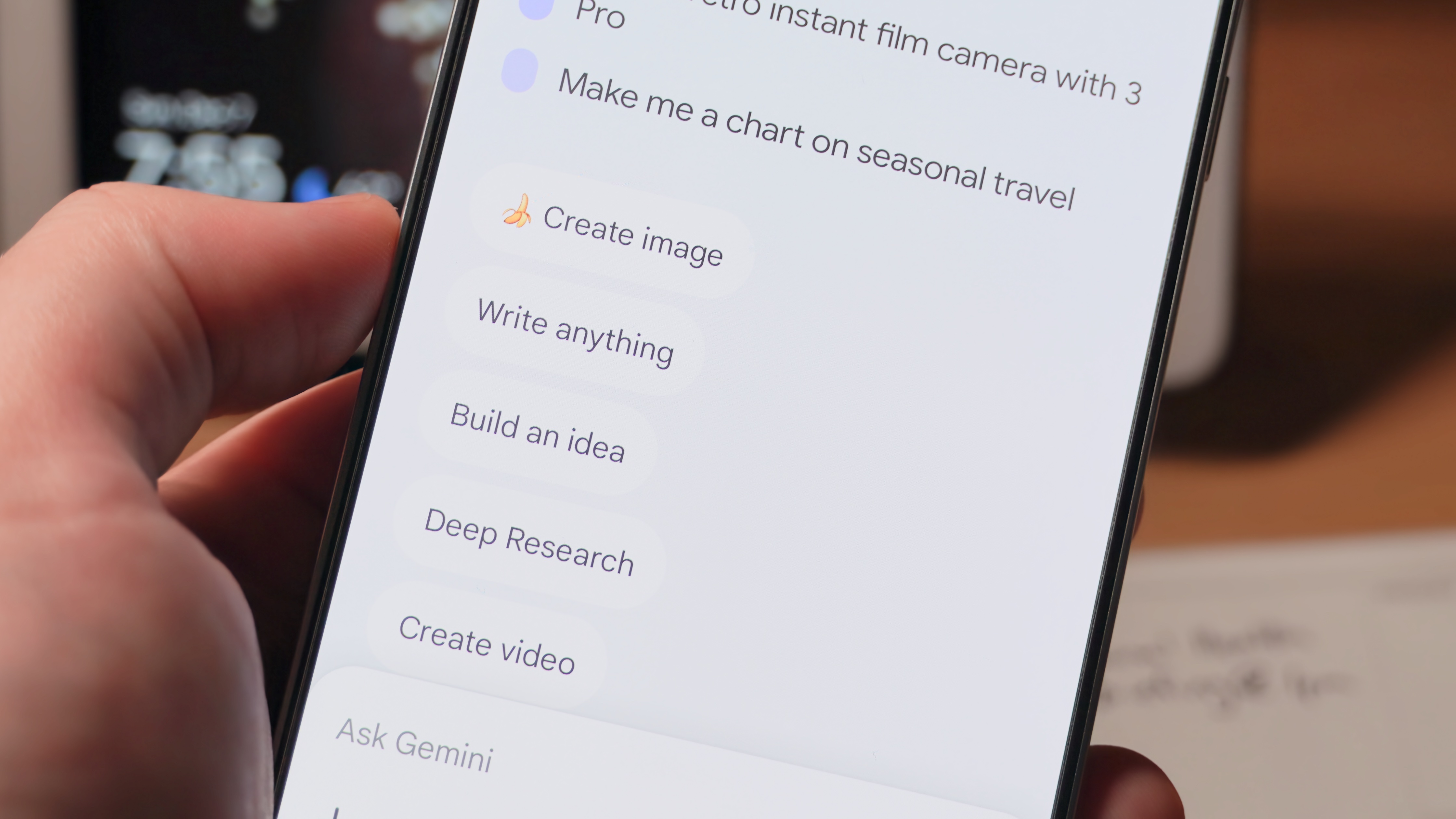 Έχω δοκιμάσει το Gemini 3 και αποδεικνύει ότι η Google έχει ό,τι χρειάζεται για να κερδίσει τον αγώνα τεχνητής νοημοσύνης Χρησιμοποιώντας τα νέα μοντέλα Gemini 3 και Nano Banana Pro στην εφαρμογή Gemini.