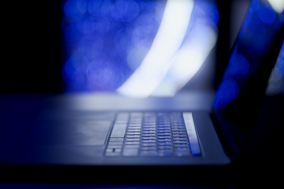 Μελέτη: LLMs Favor Sentence Structure Over Meaning Μελέτη: LLMs Favor Sentence Structure Over Meaning