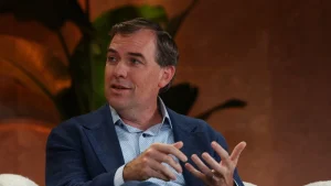 «Ανατροπή στην Τεχνολογία: Ο CEO της AWS αποκαλύπτει γιατί η AI δεν πρέπει να «ξεφορτωθεί» τους junior developers!» «Ανατροπή στην Τεχνολογία: Ο CEO της AWS αποκαλύπτει γιατί η AI δεν πρέπει να «ξεφορτωθεί» τους junior developers!»