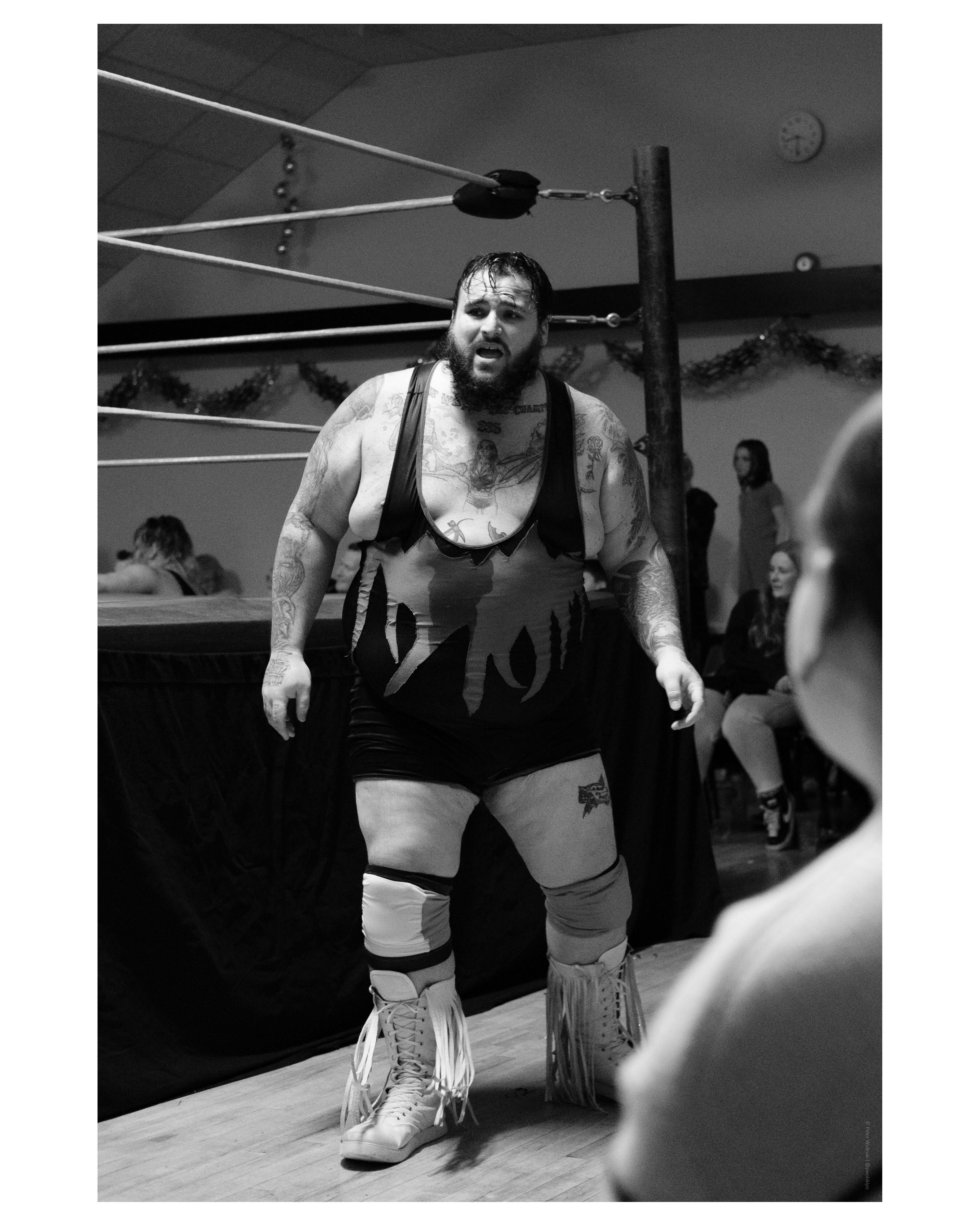 Ασπρόμαυρη φωτογραφία αγώνα πάλης