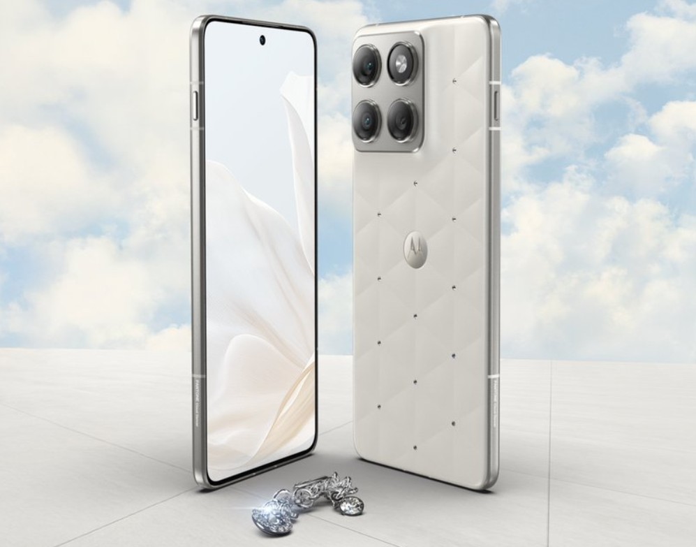 Motorola Swarovski Crystal Edge 70: Το κινητό που θα σας αφήσει άφωνους με την εκθαμβωτική του λάμψη! Motorola Swarovski Crystal Edge 70: Το κινητό που θα σας αφήσει άφωνους με την εκθαμβωτική του λάμψη!