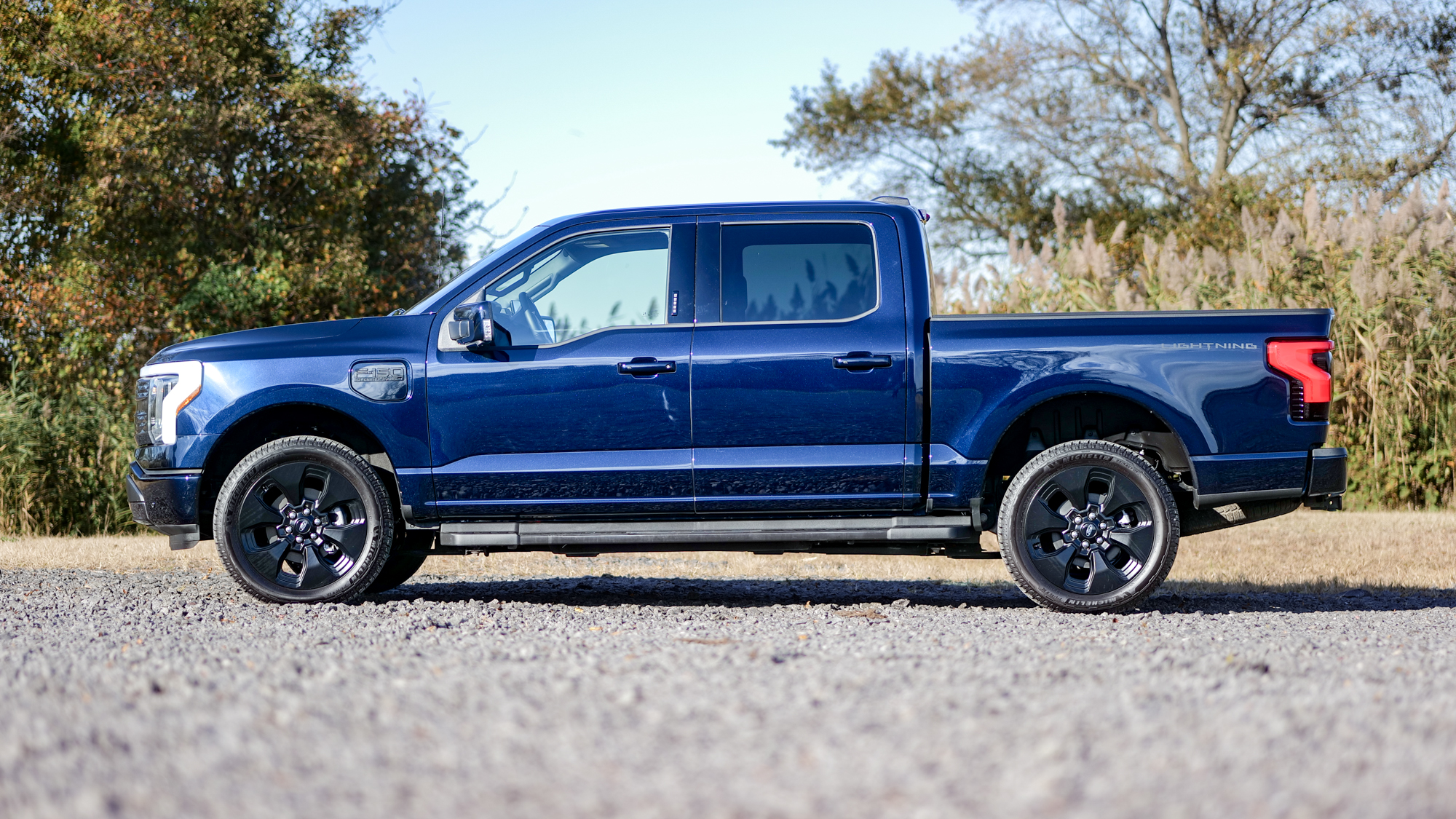Δοκίμασα το Ford F-150 Lightning για μια εβδομάδα – Αυτό το αμιγώς ηλεκτρικό pickup θα σας αφήσει άφωνους! Δοκιμαστική κίνηση Ford F-150 Lightning 2025.