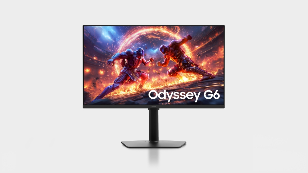 Μια οθόνη Samsung Odyssey G6 εμφανίζει δύο φουτουριστικούς πολεμιστές να πολεμούν μέσα σε ένα φλογερό φόντο.