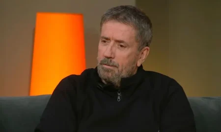 «Η Επιστροφή του Σπύρου Παπαδόπουλου: Ρομαντική Κωμωδία με Διπλό Ερωτικό Μπλέξιμο! Μην το Χάσετε!» «Η Επιστροφή του Σπύρου Παπαδόπουλου: Ρομαντική Κωμωδία με Διπλό Ερωτικό Μπλέξιμο! Μην το Χάσετε!»