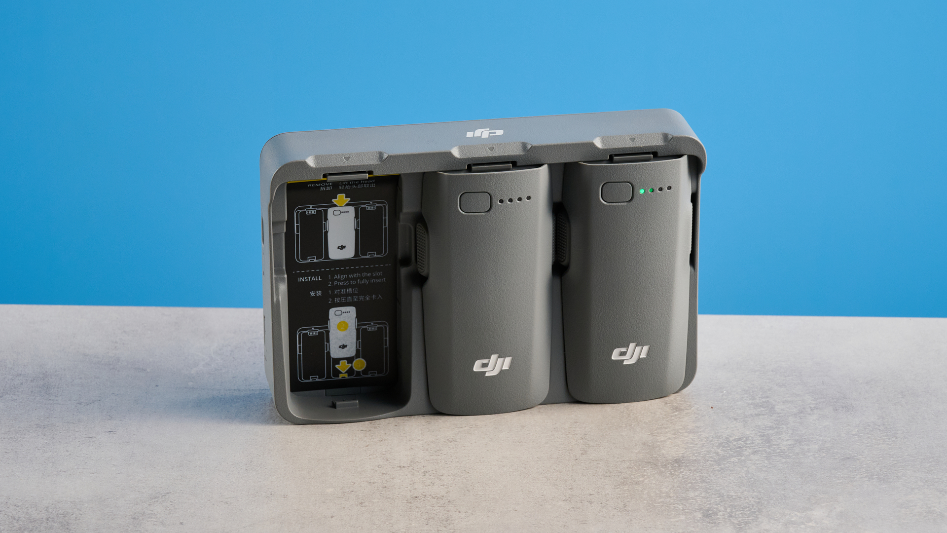 Ένα σκούρο γκρι DJI Neo 2 κάμερα drone