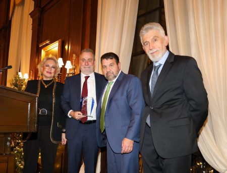 «Συναρπαστικά Νέα: Ο Αχιλλέας Κωνσταντακόπουλος Φέρνει στη TEMES το Περιβόητο «2025 Capital Link Hellenic Leadership Award»!» «Συναρπαστικά Νέα: Ο Αχιλλέας Κωνσταντακόπουλος Φέρνει στη TEMES το Περιβόητο «2025 Capital Link Hellenic Leadership Award»!»