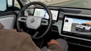 Η Rivian ανακοινώνει ένα τσιπ τεχνητής νοημοσύνης σε μια κίνηση προς το μέλλον της αυτόνομης οδήγησης