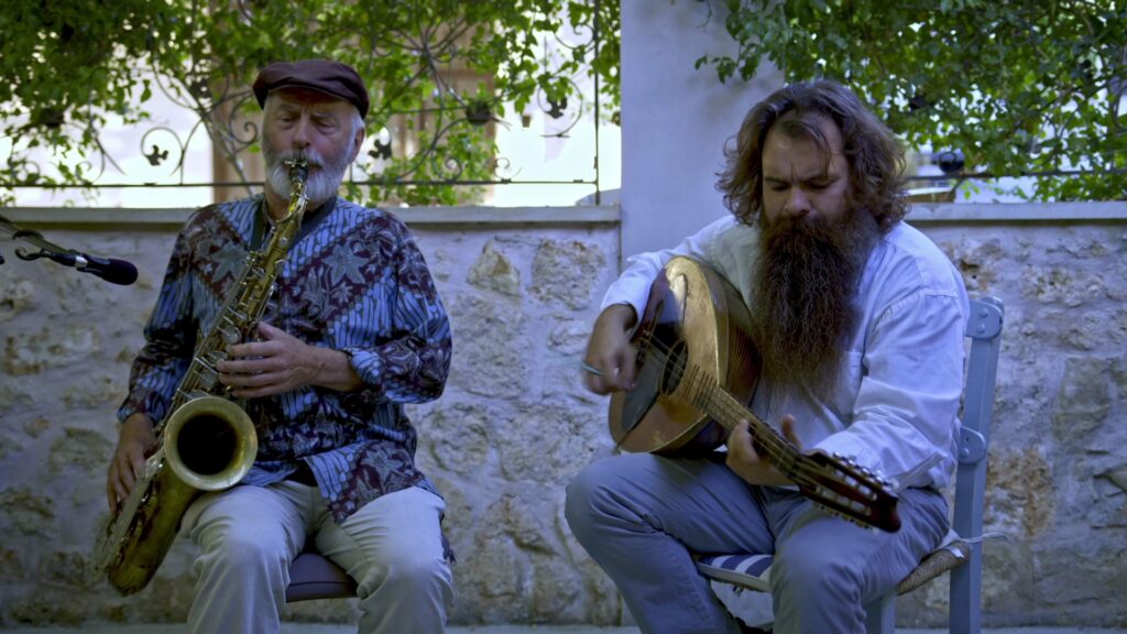 «Ανακαλύψτε τον Σπόρο Ιδεών που Ανάβει Φωτιές στο Νομό Χανίων – Μην τον Χάσετε!» SPOROS EP07 PHOTO 33