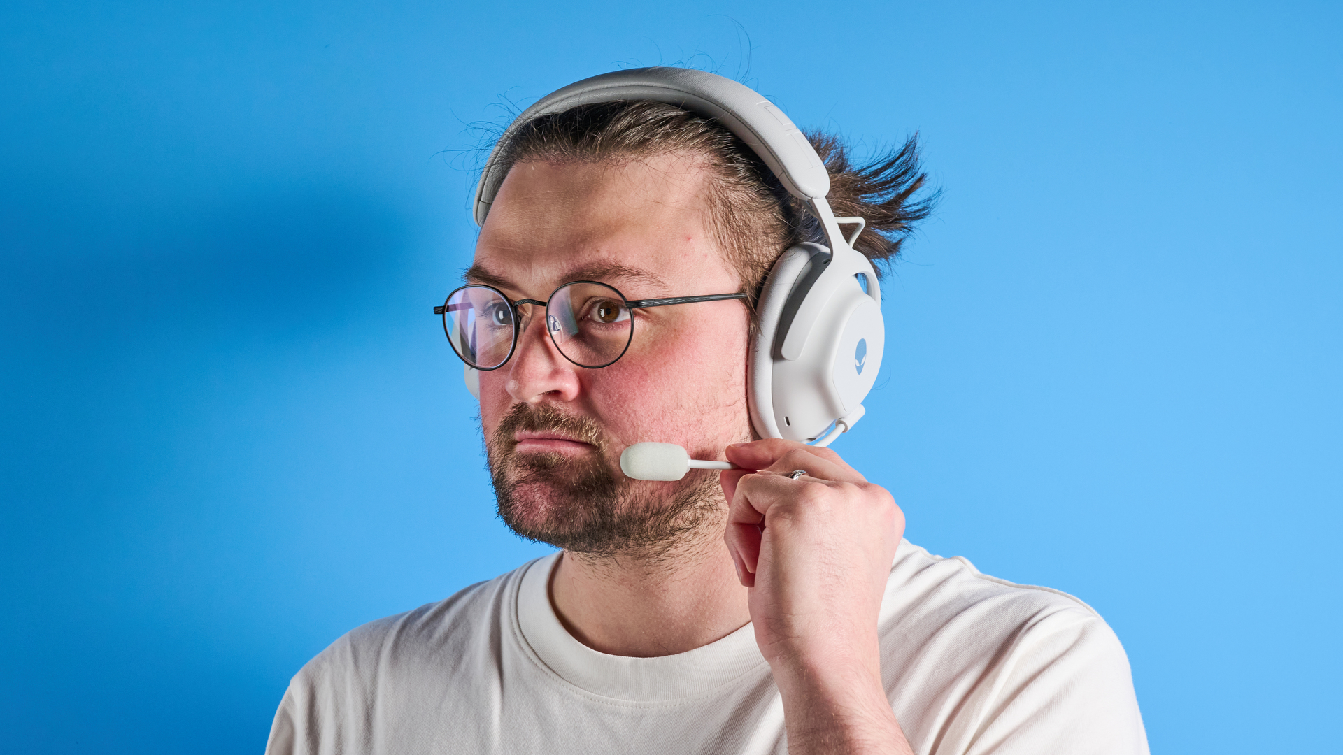 Ανακαλύψτε το Alienware Pro Wireless Gaming Headset: Το πιο Άνετο Αυτί για Gaming που Έχετε Δοκιμάσει Ποτέ! A lunar light white Alienware Pro Wireless Gaming Headset