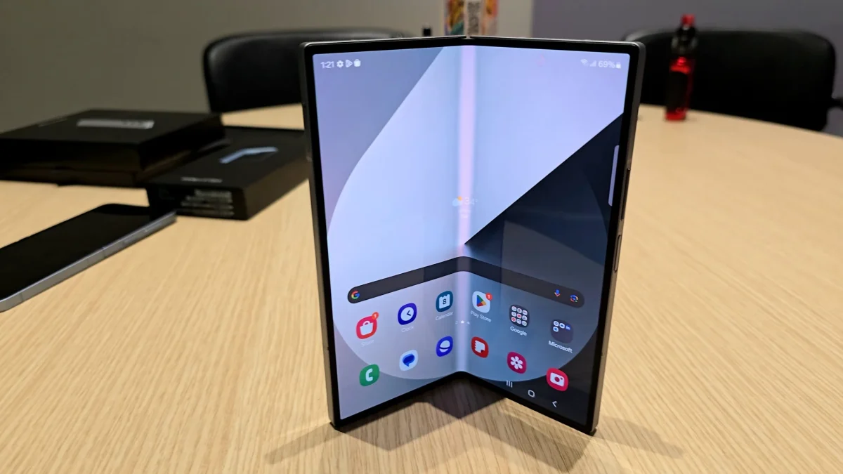 «Samsung Galaxy Z Fold 8: Ανατρεπτικός Σχεδιασμός στην Δεύτερη Έκδοση – Η Επανάσταση Πλησιάζει!»