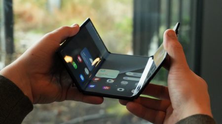 Η δοκιμή αντοχής του Galaxy Z TriFold δείχνει πόσες φορές μπορείτε να το διπλώσετε