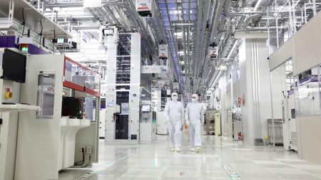 Οι αποδόσεις των 4 nm της Samsung έχουν σταθεροποιηθεί, με αποτέλεσμα να κερδίσει 100 εκατομμύρια δολάρια σε προπαραγγελίες τσιπ από αμερικανική εταιρεία τεχνητής νοημοσύνης Οι αποδόσεις των 4 nm της Samsung έχουν σταθεροποιηθεί, με αποτέλεσμα να κερδίσει 100 εκατομμύρια δολάρια σε προπαραγγελίες τσιπ από αμερικανική εταιρεία τεχνητής νοημοσύνης