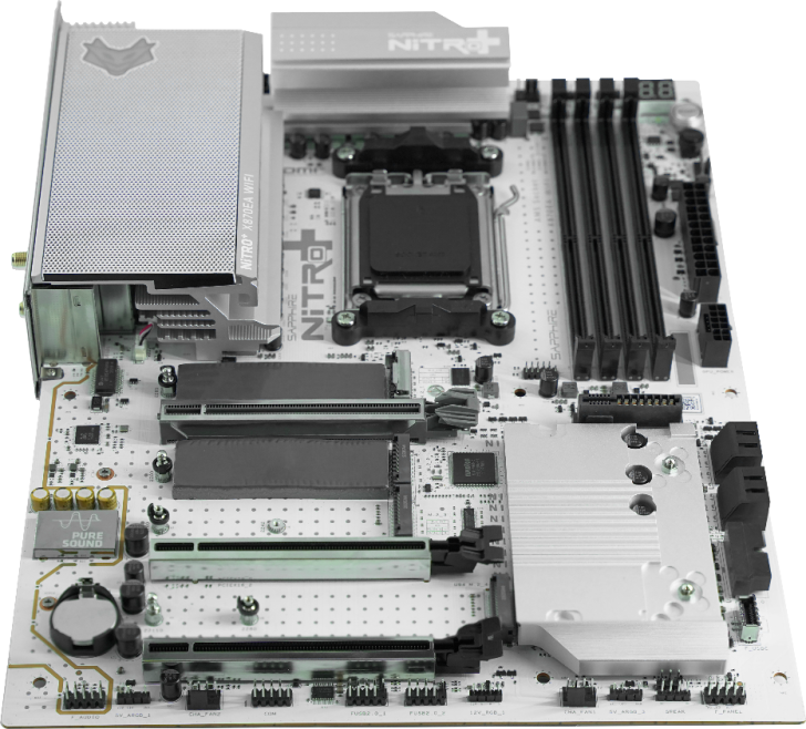 Μια μητρική πλακέτα Sapphire NITRO+ που διαθέτει μια μεγάλη ασημένια ψύκτρα με την ένδειξη «NITRO 10Gplus WiFi» και την ενότητα ήχου «PURE SOUND».