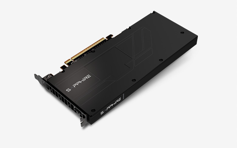 Οι Sapphire, PowerColor και ASRock παρουσιάζουν τις εκδόσεις Radeon AI PRO R9700S και R9600D χωρίς ανεμιστήρα Μια μαύρη κάρτα γραφικών Sapphire με εμφανές σήμα στην πίσω πλάκα.