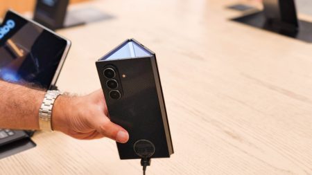 Το Samsung Galaxy Z TriFold υποστηρίζει ασύρματη φόρτιση; Το Samsung Galaxy Z TriFold υποστηρίζει ασύρματη φόρτιση;