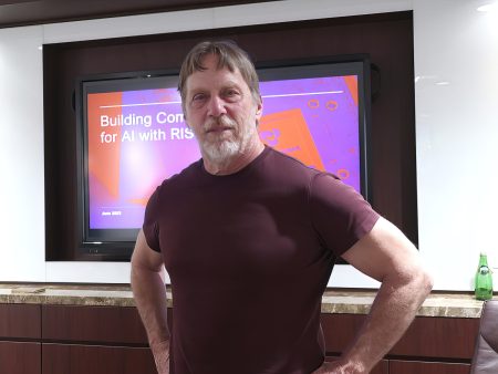 Η NVIDIA μπορεί να τελειώσει την «Τάφρο CUDA» με την τελευταία της ενημέρωση, λέει ο αρχιτέκτονας τσιπ Jim Keller, ο οποίος ισχυρίζεται ότι τώρα θα είναι πιο εύκολο να μεταφέρει τους πυρήνες