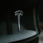 Ο πελάτης της Tesla ζητά επανάληψη της δίκης μετά από περιορισμούς δαπανών