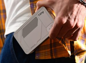 Γνωρίστε τον μικρότερο «υπερυπολογιστή» στον κόσμο από την Tiiny AI. Ένα μηχάνημα αρκετά τολμηρό για να τρέχει 120B μοντέλα AI ακριβώς στην παλάμη του χεριού σας Γνωρίστε τον μικρότερο «υπερυπολογιστή» στον κόσμο από την Tiiny AI. Ένα μηχάνημα αρκετά τολμηρό για να τρέχει 120B μοντέλα AI ακριβώς στην παλάμη του χεριού σας