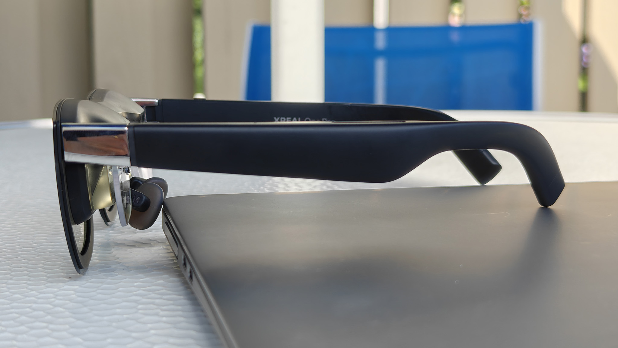 Έξυπνα γυαλιά Xreal One Pro με συνδεδεμένη κάμερα Xreal Eye