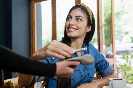 Ανατρεπτικές Υπηρεσίες IRIS από την Worldline: Ανακαλύψτε πώς εξελίσσονται οι λύσεις σας!