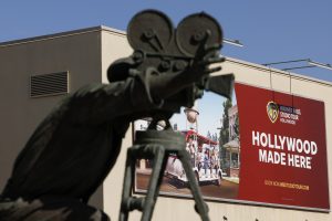 Σοκ στον Κινηματογράφο: Η Warner Bros Ξεκαθαρίζει την Κατάσταση, Απορρίπτει Εντυπωσιακή Πρόταση από την Paramount!