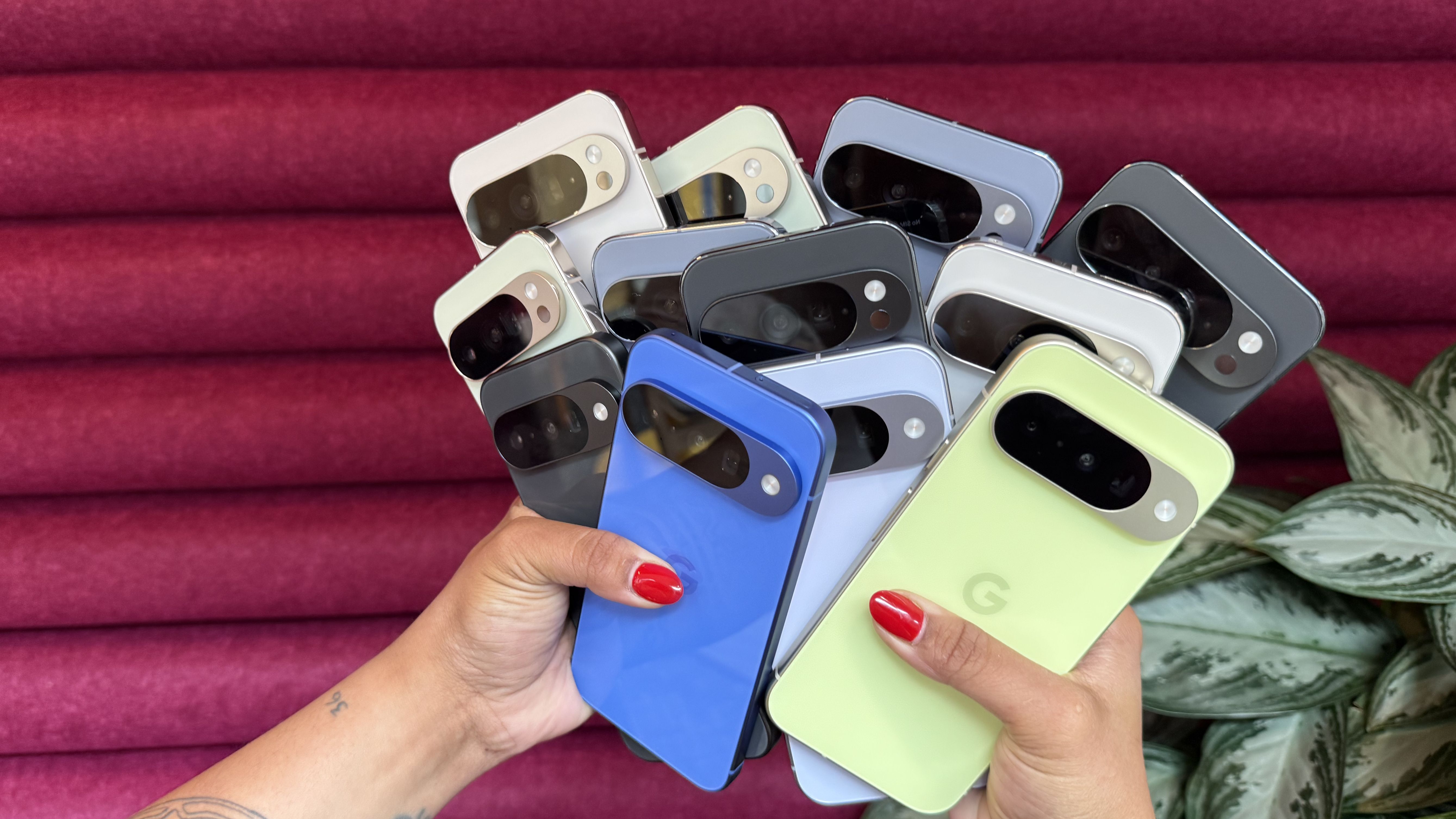 Περιγραφή Τεχνικών Ειδήσεων: Μέσα στην κυκλοφορία του Galaxy Z TriFold της Samsung και στις νέες καινοτομίες Android της Google Λήψη σειράς Pixel 10