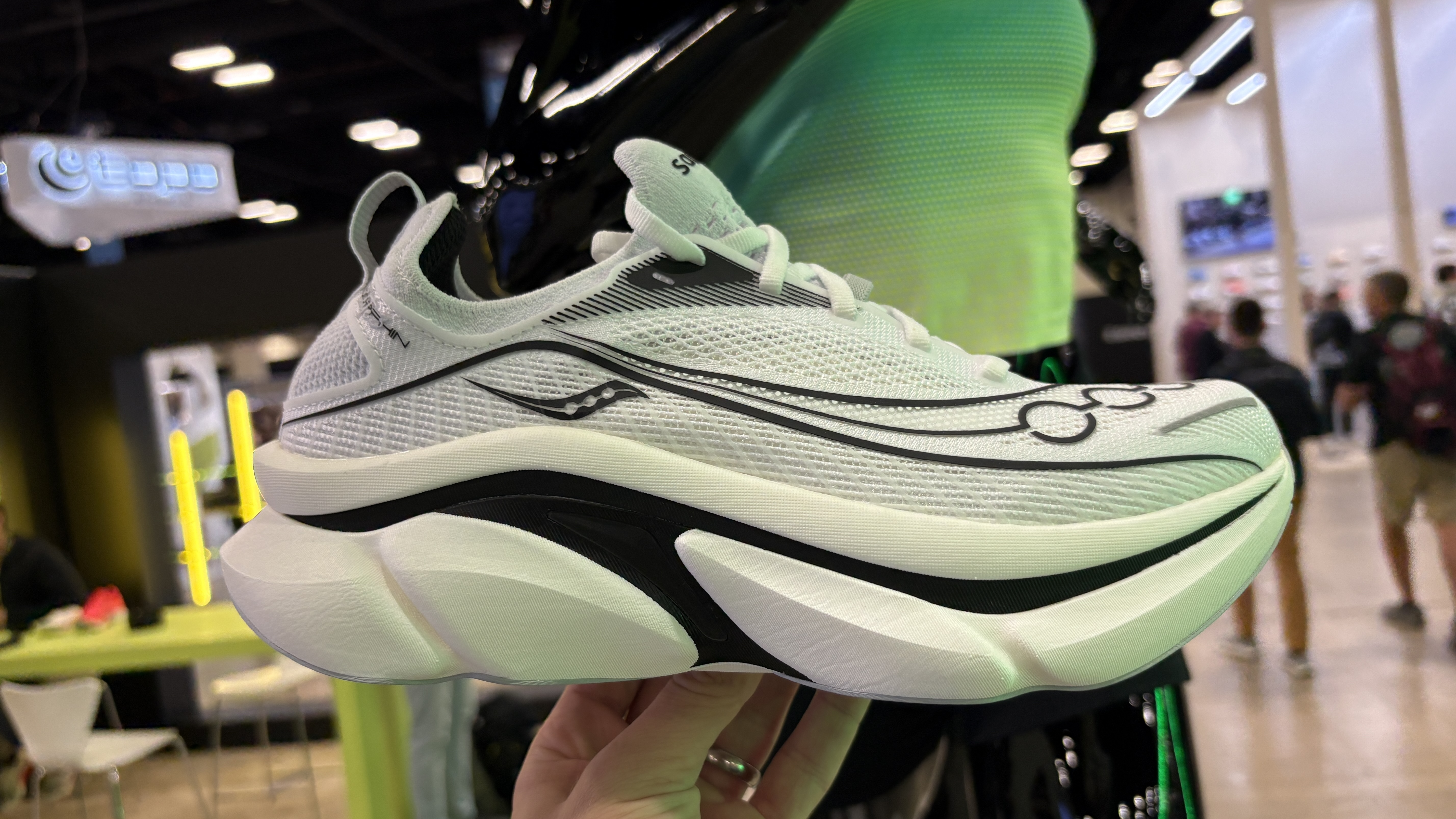 Ανακαλύψτε τα 7 Αδιαμφισβήτητα Συναρπαστικά Παπούτσια Τρεξίματος του 2026 – Θα σας Αφήσουν Άφωνους! Saucony Endorphin Elite 3