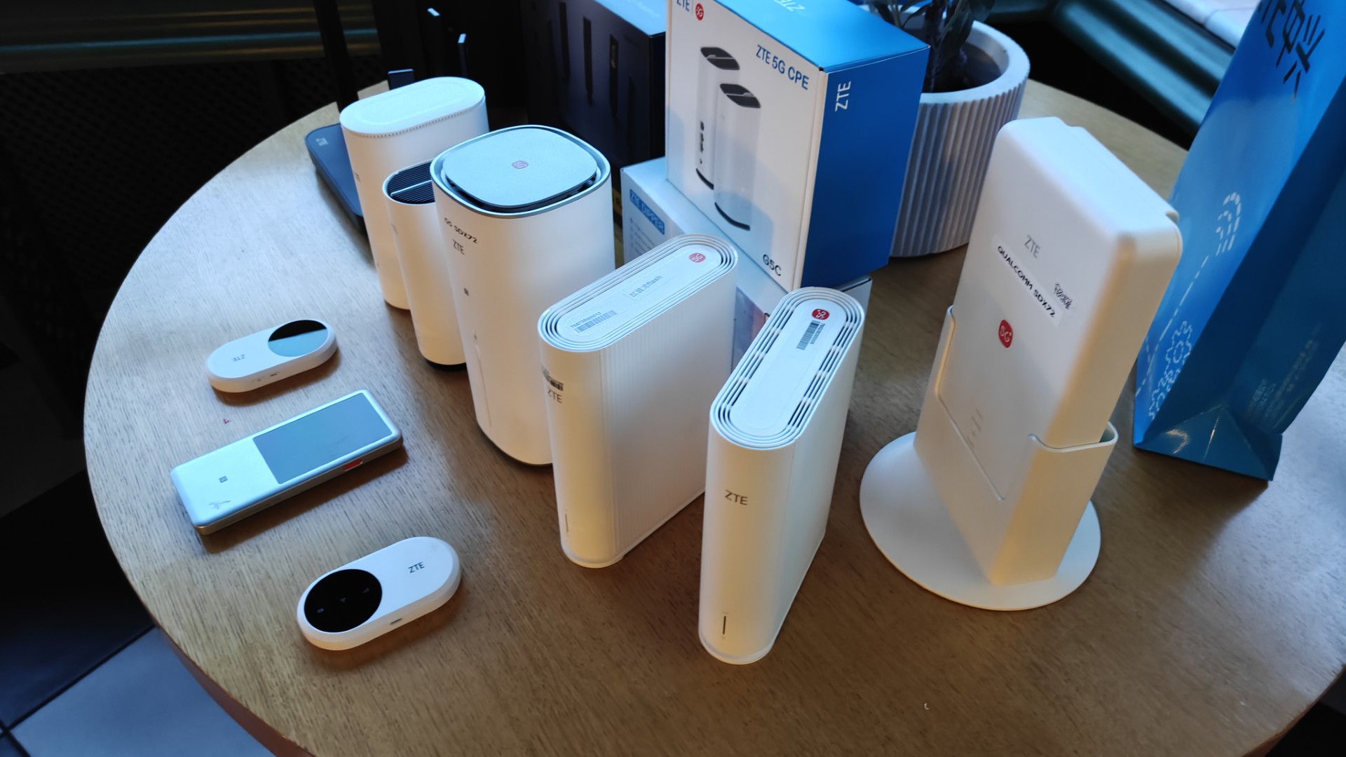 «Η Τεράστια Συνεργασία ΖΤΕ και ΑΜΥ: Ανάπτυξη που Αλλάζει τα Δεδομένα!» «Η Τεράστια Συνεργασία ΖΤΕ και ΑΜΥ: Ανάπτυξη που Αλλάζει τα Δεδομένα!»