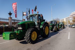 «Καυτόι Αγρότες: Αποκαλύψεις από την Πανελλαδική Συνάντηση που Ενώνει τα Μπλόκα – Τι Ζητούν;» «Καυτόι Αγρότες: Αποκαλύψεις από την Πανελλαδική Συνάντηση που Ενώνει τα Μπλόκα – Τι Ζητούν;»