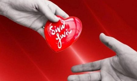 Χριστούγεννα με Νόημα: Γίνε το Δώρο Ζωής που Όλοι Περιμένουν - Δώσε Αίμα, Δίνε Ελπίδα!