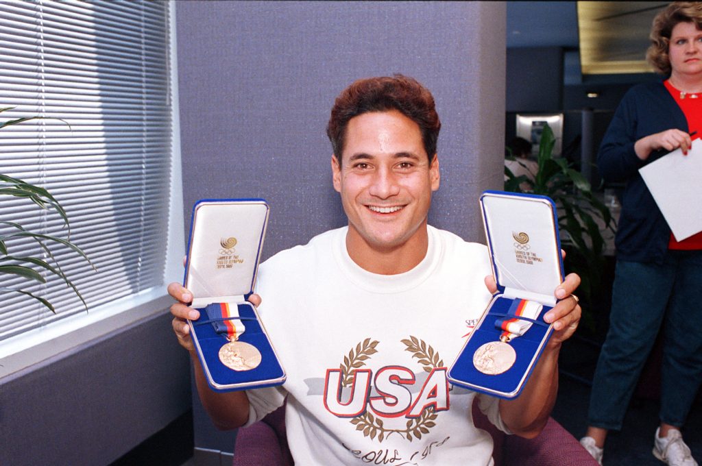 Ανατρεπτική Ημέρα κατά του AIDS: Οι διάσημοι που τόλμησαν και άλλαξαν την αντίληψη για τον HIV! Ημέρα κατά του AIDS: Τα μεγάλα ονόματα που έσπασαν το στίγμα του HIV