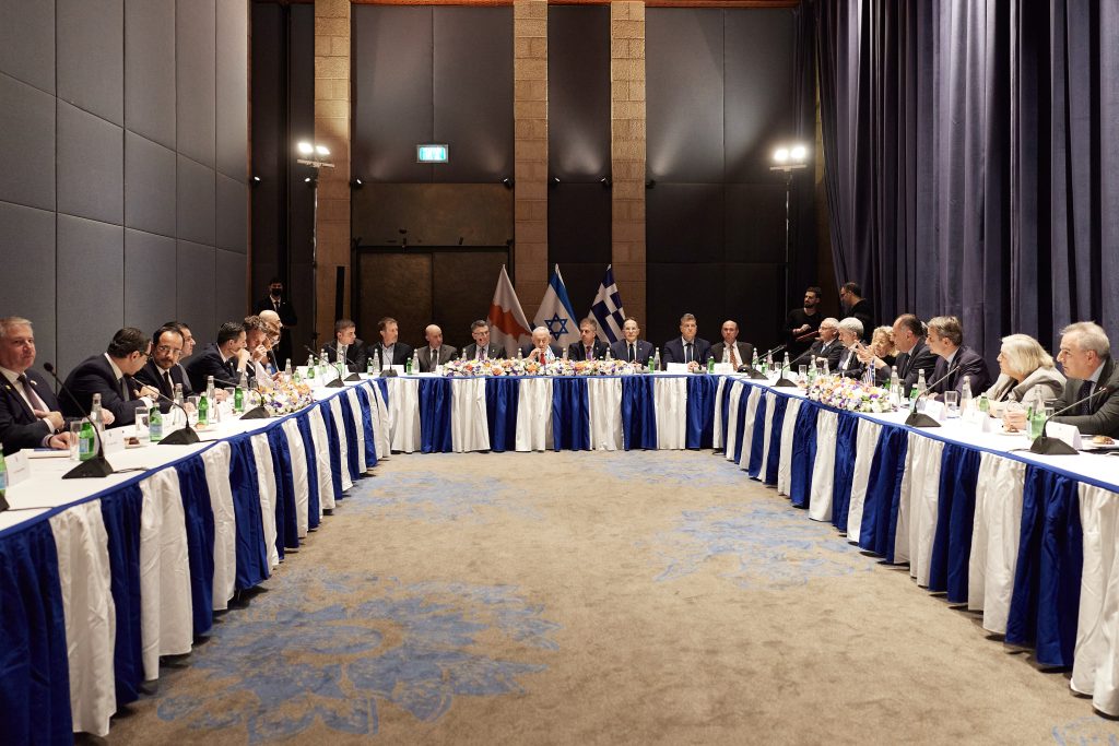 Ανατρεπτική Συμμαχία: Ποιες Μοναδικές Ευκαιρίες σε Ενέργεια και Καινοτομία Φέρνει η Τριμερής Ελλάδας, Ισραήλ και Κύπρου; Ανατρεπτική Συμμαχία: Ποιες Μοναδικές Ευκαιρίες σε Ενέργεια και Καινοτομία Φέρνει η Τριμερής Ελλάδας, Ισραήλ και Κύπρου;