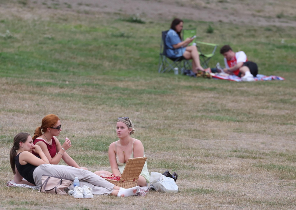 Σοκ και Δέος: Η Βρετανία Σημειώνει την Πιο Καυτή Χρονιά στην Ιστορία της με Θερμοκρασίες που Ξεπερνούν τους 10 Βαθμούς! Σοκ και Δέος: Η Βρετανία Σημειώνει την Πιο Καυτή Χρονιά στην Ιστορία της με Θερμοκρασίες που Ξεπερνούν τους 10 Βαθμούς!