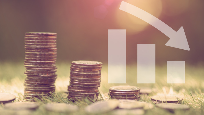 μια καλλιτεχνική εικόνα απώλειας χρημάτων με την πάροδο του χρόνου