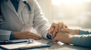 “Ανατριχιαστικές τελευταίες λέξεις που άφησαν οι άνθρωποι πριν φύγουν από τη ζωή - Οι γιατροί μοιράζονται τις πιο συγκλονιστικές ιστορίες!”