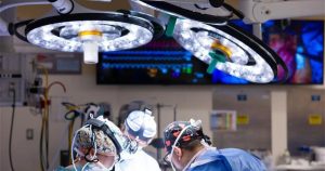 «Θαύμα της ιατρικής! 11χρονη αποκτά νέα ζωή με διπλή μεταμόσχευση καρδιάς και ήπατος!»