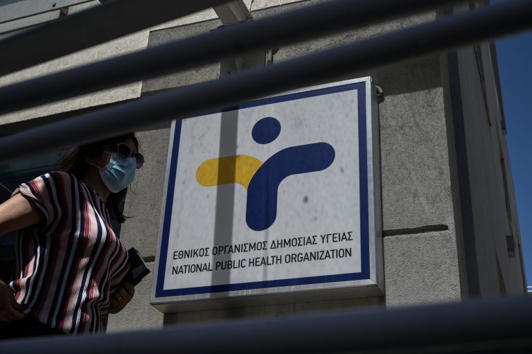 Σοκ από ΕΟΔΥ: 104 νέες εισαγωγές COVID-19 και 7 θάνατοι σε μία μόνο εβδομάδα – Η γρίπη χτυπά ξανά με 2 σοβαρά κρούσματα! Συναγερμός από ΕΟΔΥ: 104 νέες εισαγωγές COVID-19 και 7 θάνατοι την τελευταία εβδομάδα - Δύο σοβαρά κρούσματα γρίπης μας ανησυχούν!