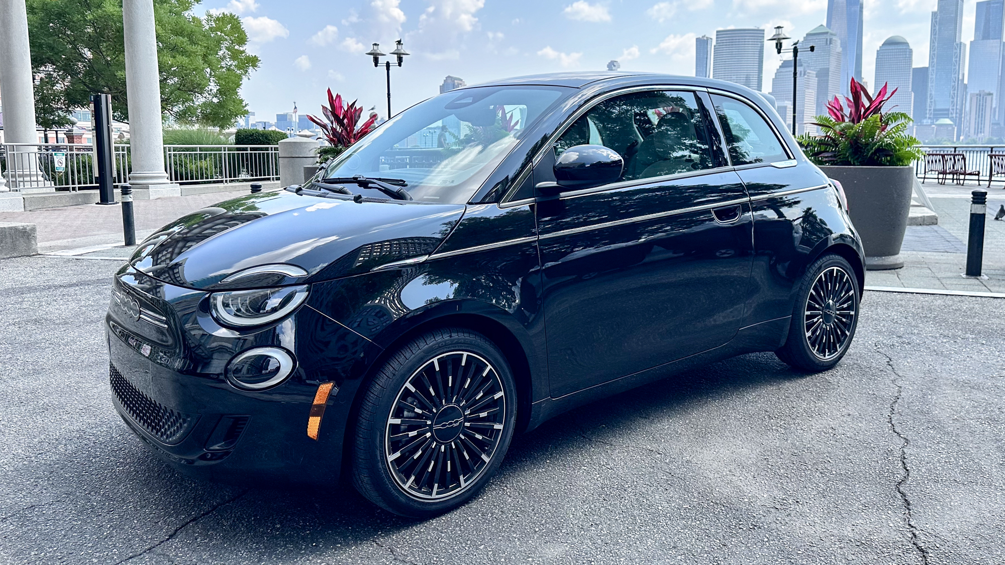 «Έρχεται το Fiat Topolino EV στις ΗΠΑ το 2024: Ανακαλύψτε τις απίθανες δυνατότητές του και την εκπληκτική του τιμή!» Fiat 500e